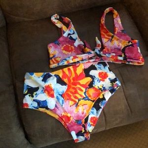 Never worn! High wasted bikini size l